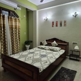 The Araya Homestay، فندق في Nowgong
