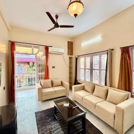 Charismatic 2BHK in Salt Lake, Fully Equipped Kitchen & Laundry Facilities, hotel i Thākurdwari