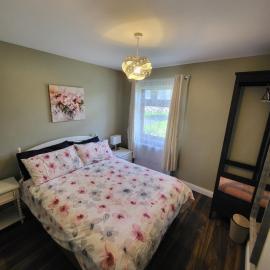 Lake lodging 1 mile from Dungloe max 2adult 1child, hotel in Dungloe