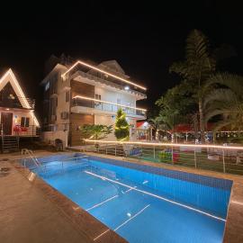 Leo Holidays White Palace, hotel a Yelagiri