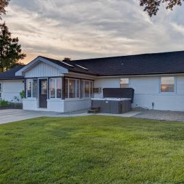 Cozy Farmland Retreat Minutes to Sight & Sound, hotel em Ronks