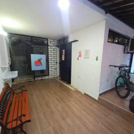 APARTAMENTO Y HABITACIONES RODADERO NISSi, hotel v mestu Gaira