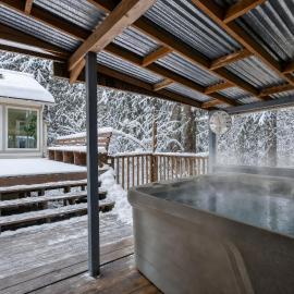 Stay Portland - Sandy Riverfront Mt Hood Cabin! 9 Queen Beds!