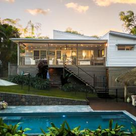 Rainforest Acreage w Saltwater Pool, Firepit & 15mins to Beach