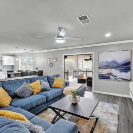 Stylish Home Gameroom pool access, near SixFlag