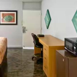 North - King Bed Hotel Studio 217