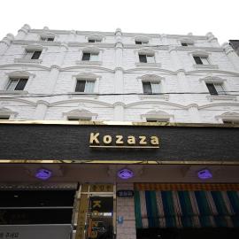 마산 코자자، فندق في Kumasan