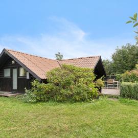 Charming Holiday Home Near Beach And Town, hotel em Dronningmølle