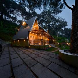 The Yela Munnar by VOYE HOMES , Nestled in Cardamom Plantation
