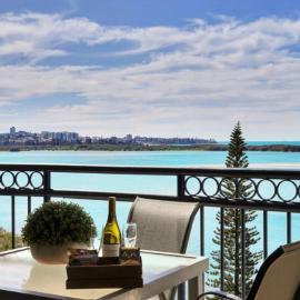 #812 Ramada Resort, Beachfront, hótel í Golden Beach