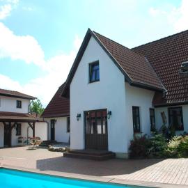 Großes Landhaus mit Swimmingpool in Dargun
