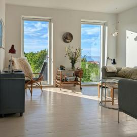 Semi-detached house with sea view in Sandvig, Hotel in Allinge-Sandvig