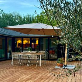 Wood-fired hot tub sauna and 150 m to the beach, hotel u gradu Strøby Egede