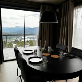 Modern cabin with panoramic views in Vradal