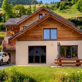 CASA-Grand Laus: Duplex familial sauna et jacuzzi