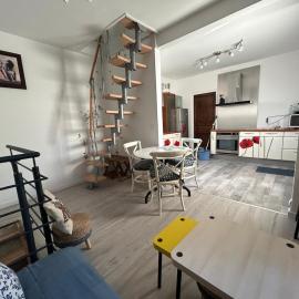Maisonnette proche Base de Loisirs de Buthiers, hotel i Buthiers
