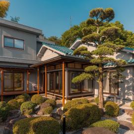 Private Japanese Garden House near Kansai Airport, Osaka - 6BR for Families and Groups of 6 to 12 Guests - Free parking, Hinoki Bath, Private Dining, Hotel in Kumatori