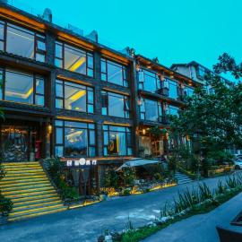 Inshan Mountain Boutique Lodge Near Zhangjiajie National Forest Park South Gate With Garden Mountain Views Traditional Chinese Residence Style Quiet Retreats For Travelers Seeking Nature And Seclusion