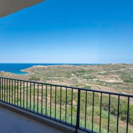 3 Bdr Apt with Panoramic Valley Beach Views