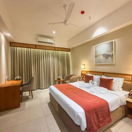 Grand Embassy, Hotel in Kaduturutti