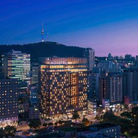 Novotel Ambassador Seoul Dongdaemun Hotels & Residences, хотел в Сеул
