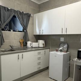 Charming Retreat in Nelson Mandela Bay Metropolitan Municipality, hotel a Lorraine