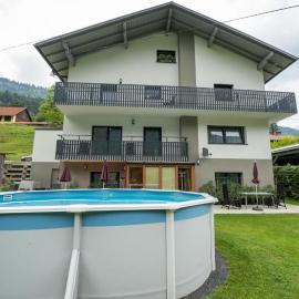 Ferienwohnung mit Garten und Bergblick