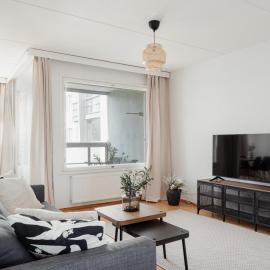 Spacious 2BR Family Apt with Sauna near Metro