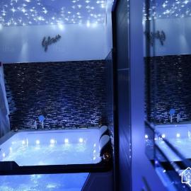 "glamappartspa" design experience & Parking