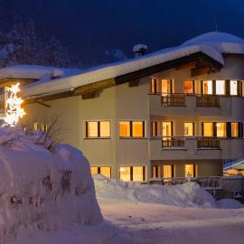 Appartement Strolz, hotel a Schnann