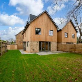 Spacious 5BR Home Near New Forest & Coast - Parking - Sleeps 10