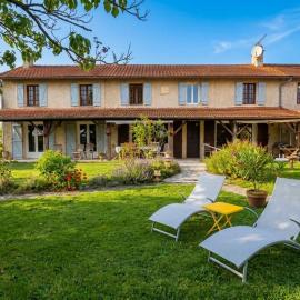 Spacious house with large garden in Valdivienne