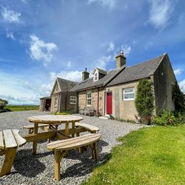 Pine Cottage - Dalcross, hotel em Dalcross