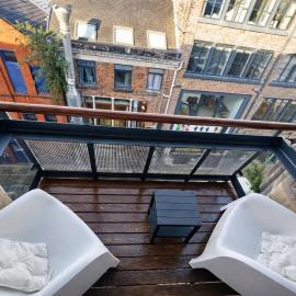 City Centre Balcony Flat with Free Parking, hotel di Liverpool