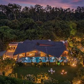 StayVista at The Seven Acres with BBQ, Pool & Jacuzzi