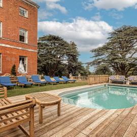 Wilde Cedar with swimming pool