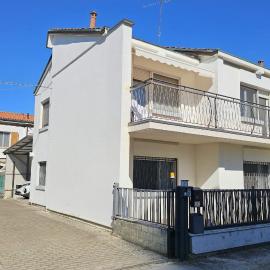 Casa Luminosa in affitto breve a Lugo, zona tranquilla, parcheggio comodo