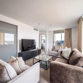 The North Star - Modern CBD Escape with Pool & Sauna