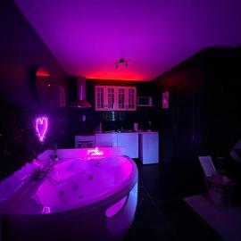 Le Eden Secret - Limitless - Jacuzzi et Miroir au plafond, hotel di Mantes-la-Jolie