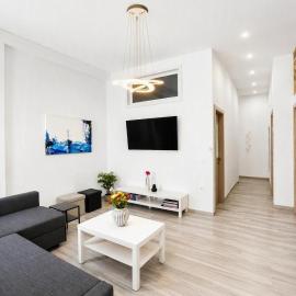 Central Suites Aegina 2, hotel in Egina