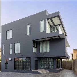 The Hive Luxury Suites - 24hrs Power, Top Security, hotel in Lekki Phase 1