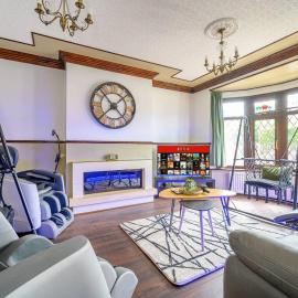 H59G- Family Home with Hot Tub & Games Room