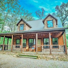 Second Wind - 1 Acre, Hot Tub, 740-Game Arcade, 4 BR Cabin