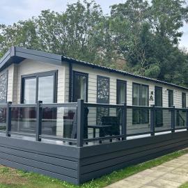 Peaceful countryside lodge near Hornsea