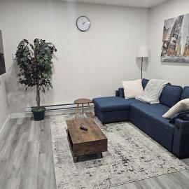 Cozy & Homely Fully Furnished Suite, hotel a Regina