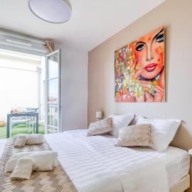 A 5-minute break from Disney, direct access to Paris