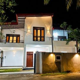 The Cosy Home - Airport Lodge, Hotel in Dagonna