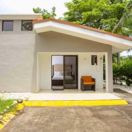 Ground-Floor Studio w/ Pool Access, Walk to Beach!