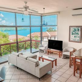 Playa del Coco 3BR: Ocean Views & Pools!