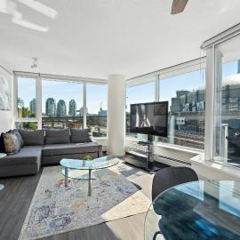 Spectacular 3BR Condo - Downtown Core
